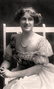 Nina Sevening, Britse actrice