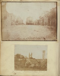 Market Street St. Andrews met de oude tolbooth, kijkend naar het westen