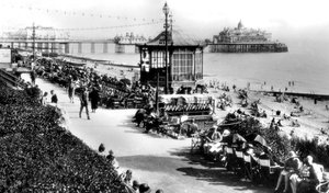 Het muziekkiosk en pier, Eastbourne, East Sussex, begin 20e eeuw