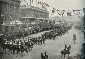 Het marinecontingent steekt de London Bridge over naar Southwark, Londen, 1897 door E. and S. Woodbury