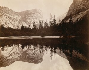 Mirror Lake, Vallei van de Yosemite door Eadweard Muybridge