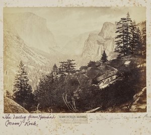 Yo-Sem-i-te Vallei, Californië. De vallei vanaf Komah (maan)rots