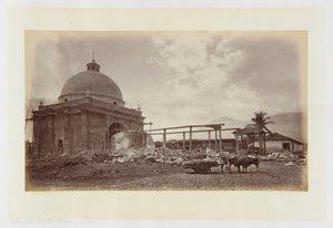 Kathedraal in La Union, El Salvador door Eadweard Muybridge