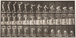 Een 12-pond Mand van het Hoofd Nemen en op de Grond Zetten door Eadweard Muybridge