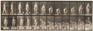 Plaat 228. Draaien en waterkruik van de grond tillen door Eadweard Muybridge