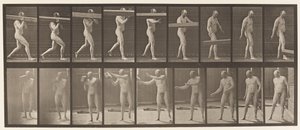 Plaat 384. Een boomstam op schouder tillen door Eadweard Muybridge