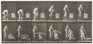Plaat 406. Twee modellen, 8 gieten een emmer water over 1 door Eadweard Muybridge