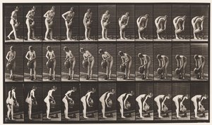 Plaat 446. Kruik op de grond vullen met water uit waterkruik door Eadweard Muybridge