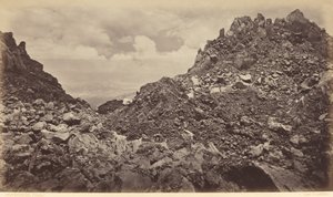 Quezaltenango vanuit de krater van een vulkaan door Eadweard Muybridge