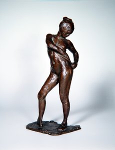 Danser die de touwtjes van haar panty vastmaakt, ca. 1885-90 (brons)