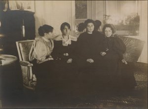 Paule Gobillard, Jeannie Gobillard, Julie Manet, en Geneviève Mallarmé, 1895 door Edgar Degas