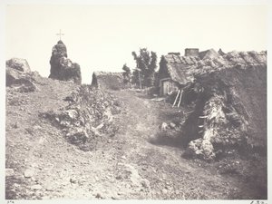 Chaumieres en Auvergne, met een calvarie door Édouard Baldus