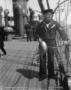 U.S.S. Raleigh, New York of bust, 1894-1901 door Edward H. Hart