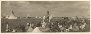 [De Koerier - Piegan]. door Edward S. Curtis