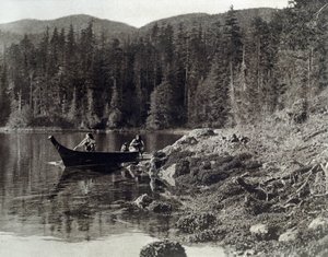 Amerikaanse Indianen kanoën aan de kust van de Nootka