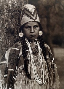 Indiaan van Amerika: Portret van Umatilla meisje door Edward Sheriff Curtis