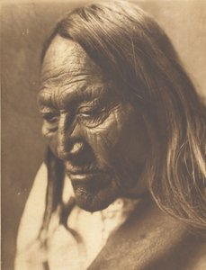 Two Strike, 1907 door Edward Sheriff Curtis