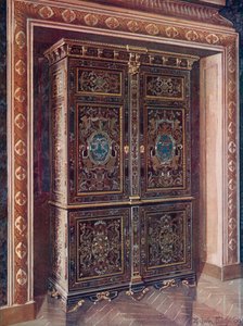 Kast in Ebbenhout met Inlegwerk van Gegraveerd Messing en Wit Metaal. Gejaagde Ormolu Bevestigingen. Het Koninklijke Monogram van L