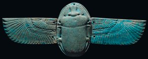 Een Egyptische faience gevleugelde scarabee, ca. 664-30 v.Chr. door Egyptian