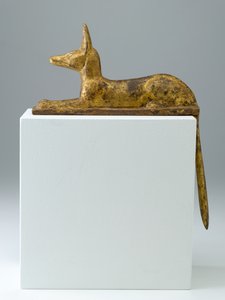 Anubis in de vorm van een liggende jakhals