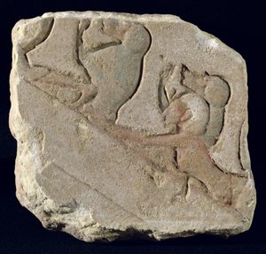 Amenophis IV (Achnaton) met bavianen, Nieuwe Rijk (beschilderde steen)