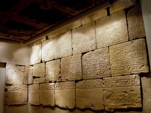 Grafkamer van Sobekmose, ca. 1417-1379 v.Chr. (zandsteen, sporen van verf) door Egyptian 18th Dynasty