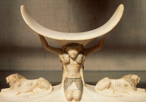 Gesneden ivoren hoofdkussen ondersteund door Shu, personificatie van lucht, uit het graf van Toetanchamon, Egyptische beschaving, XVIII Dynastie door Egyptian 18th Dynasty