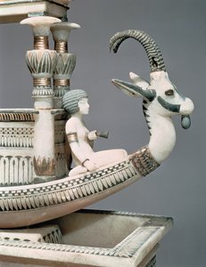 Detail van de boeg van een boot met het hoofd van een Syrische steenbok en een figuur die vermoedelijk Prinses Mutnedjmet is, uit het graf van Toetanchamon (ca. 1370-52 v.Chr.) Nieuwe Koninkrijk (albast) door Egyptian 18th Dynasty