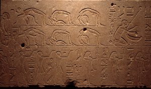 Egyptische oudheid: detail van een gegraveerd fresco met dansers, contortionisten en muzikanten. Periode van koningin Hatsjepsoet (18e dynastie). Luxor, Egyptisch Kunstmuseum door Egyptian 18th Dynasty