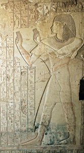 Egyptische oudheid: reliëf uit het graf van Kha em Het (Khaemhat) inspecteur van zolders en schrijver aan het hof van Amenophis III (TT57) de vertegenwoordiger die het graf in gebed verlaat. 18e dynastie. 1530-1290 v.Chr. Vallei der Edelen. Luxor, Westoeve