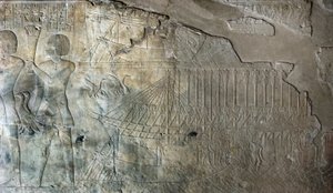 Egyptische oudheden: reliëf uit het graf van Kha em Het (Khaemhat) inspecteur van zolders en schrijver aan het hof van Amenophis III (TT57) die een vloot schepen voorstellen. 18e dynastie. 1530-1290 v.Chr. Vallei der Edelen. Luxor, Westelijke Oever, Egypte
