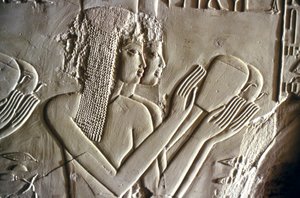 Egyptische oudheid: jonge meisjes die offers brengen. Graf van Kherouef (TT192) (18e dynastie) door Egyptian 18th Dynasty