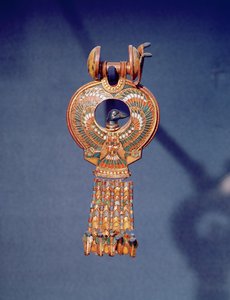 Linker oorbel van een paar oorbellen met een blauw vogeltje, uit het graf van Toetanchamon, Vallei der Koningen, Thebe, c.1347-37 v.Chr. door Egyptian 18th Dynasty