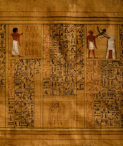 Gedeelte van het Dodenboek met tekst in verticale kolommen van hiërogliefen en inzetstukken met polychrome illustraties, papyrus, 34cm x 14cm, uit het graf van Kha in Deir el-Medina, Egyptische beschaving, Nieuwe Koninkrijk, Dynastie XVIII