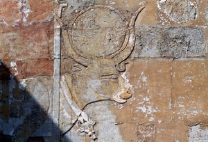 Reliëf met Hathor als heilige koe, Dodentempel van Hatshepsut, Deir el-Bahari, Thebaanse Necropolis (UNESCO Werelderfgoedlijst)