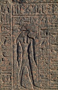 Afbeelding van Horus, detail van inscriptie en reliëf van Thoth en Horus, sarcofaag van Amenhotep, Memphis (Unesco Werelderfgoedlijst)