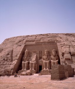 Egyptische oudheid: Kolossus van de Tempel van Ramses II. 1271-1256 v.Chr. Abu Simbel, Aswan, Egypte