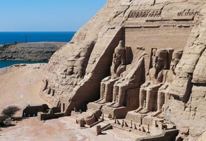 Gevel van de Tempel van Ramses II, Abu Simbel, Egypte, Nieuwe Koninkrijk, Dynastie XIX