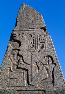 Obelisk met reliëfs en inscripties van Ramses II, Grote Tempel van Amon, Tanis, Egypte, Egyptische beschaving, Nieuwe Rijk, Dynastie XIX door Egyptian 19th Dynasty