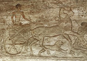 Ramses II op zijn wagen, grote tempel van Abu Simbel (reliëf)