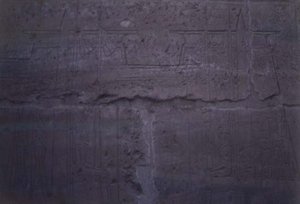 Reliëf dat de gevel van de tempel van Amon toont, voltooid door Ramses II (1298-32)