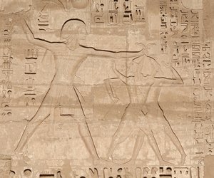 Scène van de slachting van vijanden, Tempel van Horus, Edfu door Egyptian 19th Dynasty
