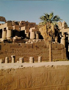 Muur van Ramses II en de Tempel van Tuthmosis