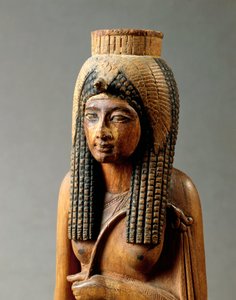 Houten standbeeld van Ahmes Nefertari, vrouw van Amenhotep I, uit Deir el-Medina, detail, de buste, Nieuwe Koninkrijk, Dynastie XIX