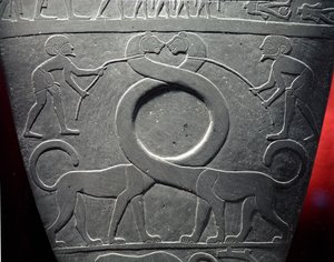 De Narmer-palet: ceremoniële palet met een paar langnekkatten aan de lijn, gevonden in Hieraconpolis, Vroeg-dynastieke Periode, ca. 3000 v.Chr. (detail)