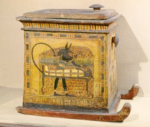 Anubis mummificeert de overledene, van een kist gewijd aan Nefertari, Nieuwe Rijk (hout)