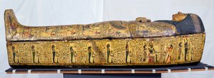 Kist en deksel van de mummie van Nesyamun, mogelijk gevonden in Deir El-Bahri, Nieuwe Koninkrijk, ca. 1100 v.Chr. door Egyptian 20th Dynasty