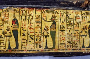 Detail van de buitenste kistbasis van de mummie van Nesyamun, mogelijk gevonden in Deir El-Bahri, Nieuwe Koninkrijk, circa 1100 v.Chr. (beschilderd hout) door Egyptian 20th Dynasty