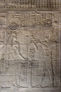 Reliëfs in het binnenheiligdom, Philae-tempel, Aswan, Egypte