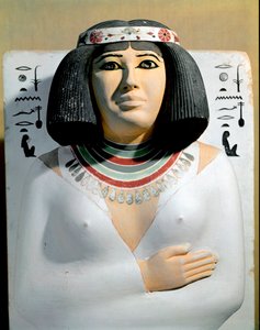 Egyptische oudheden: Nofret, vrouw van de hogepriester van Heliopolis en prins van Pe Rahotep. Detail van beschilderd kalkstenen beeld. 4e dynastie. Uit de mastaba van Rahotep in Meidoum. Egyptisch Museum, Caïro
